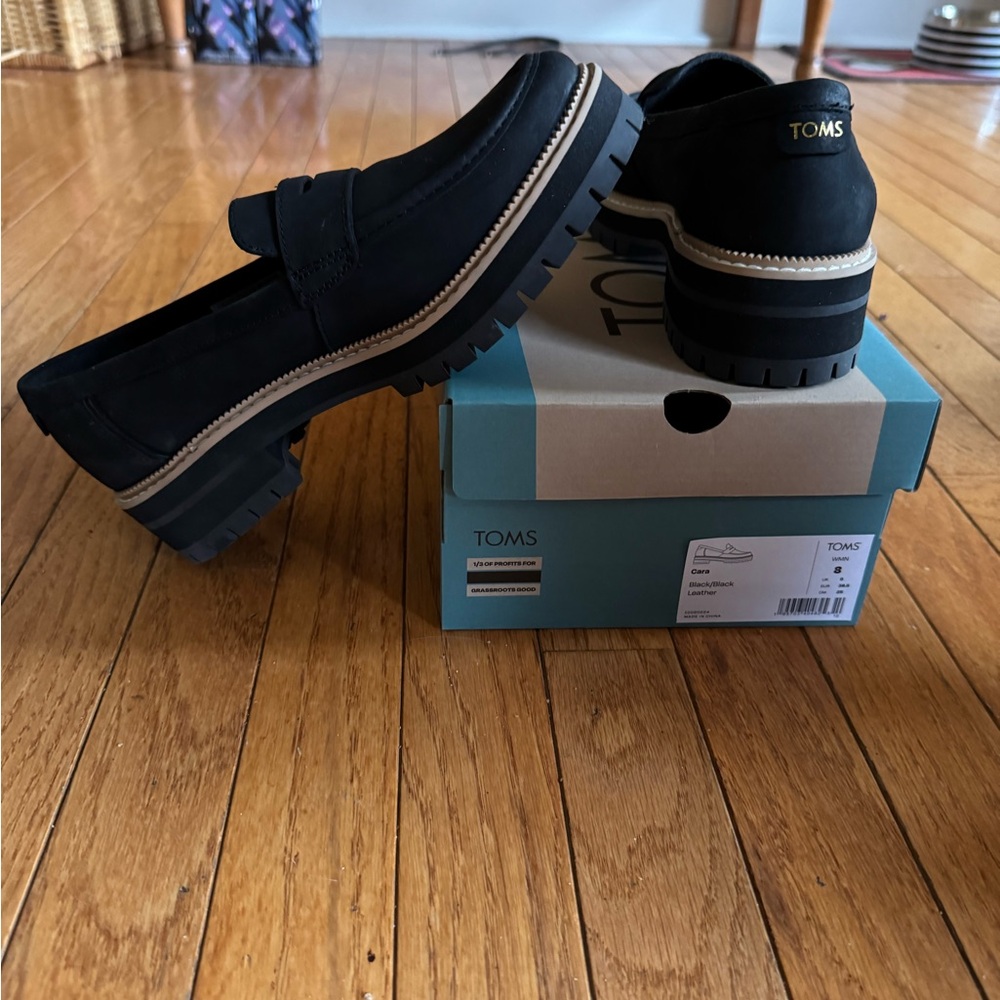 TOMS Black Suede Lug Sole Loafers Cara Style - Picture 3 of 11